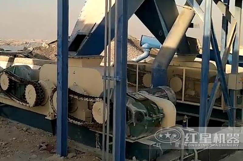 磨粉前也可以選擇對輥破粉碎煤矸石 磨粉前也可以選擇對輥破粉碎煤矸石