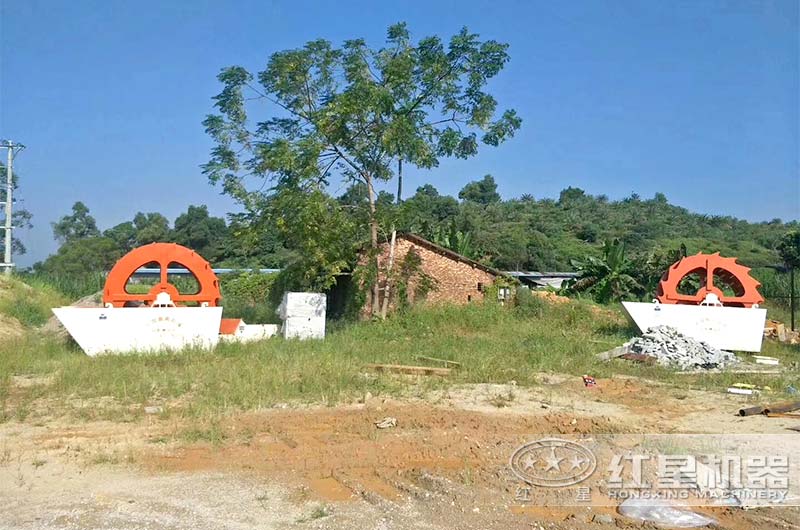 砂石生產(chǎn)線現(xiàn)場等待安裝的洗沙機(jī) 砂石生產(chǎn)線現(xiàn)場等待安裝的洗沙機(jī)