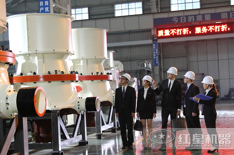 客戶(hù)來(lái)廠參觀考察石子機(jī)